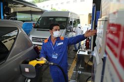 Xăng E10 vào cuộc, xe cũ có cần 'súc bình' trước?