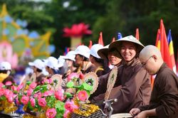 Các tự viện tổ chức Lễ rước Phật, diễu hành xe hoa, Tắm Phật kính mừng Đại lễ Phật đản Phật lịch 2570