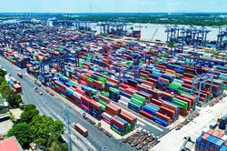 Cán cân thương mại hàng hóa thâm hụt 14 tỷ USD