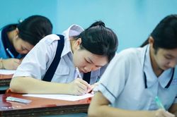 Đề Văn thi lớp 10 tại TP. Hồ Chí Minh bàn về những sắc màu cảm xúc