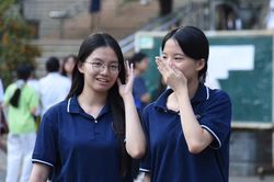 Thí sinh nhận định đề thi chuyên Anh vào lớp 10 Hà Nội: Nhiều dạng câu hỏi mới, độ khó tăng