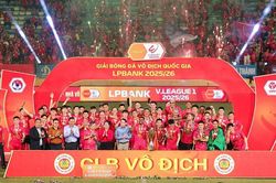 CLB Công an Hà Nội có ngày nâng cúp vô địch trọn vẹn