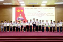 Tuyên dương học sinh tiêu biểu xã Ứng Hòa năm học 2025-2026