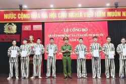 Công an thành phố Hà Nội công bố quyết định đặc xá