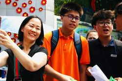 Nụ cười vỡ òa, nước mắt lăn dài sau mỗi buổi thi vào lớp 10