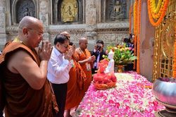 Tổng thống Myanmar chiêm bái Bồ Đề Đạo Tràng trong chuyến thăm Ấn Độ