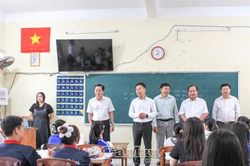 Thứ trưởng Bộ GD&ĐT Lê Quân kiểm tra công tác chuẩn bị thi tốt nghiệp THPT 2026 tại Cà Mau