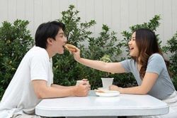 5 kiểu phụ nữ dễ ngoại tình nhất, các anh nên thận trọng với số 2