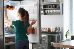 Tủ lạnh có thể ngốn điện ngang bật điều hòa bật 'full' công suất nếu mắc phải 9 sai lầm này