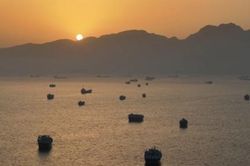 Mỹ và Iran 'vừa đánh vừa đàm'