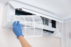 3 cách tự làm sạch điều hòa mà không cần gọi thợ