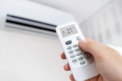 Nên bật điều hòa chế độ Cool hay Fan khi trời nắng nóng?