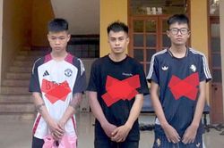 Tạm giữ 3 thanh niên mang kiếm đuổi chém nhau trên phố Hải Phòng