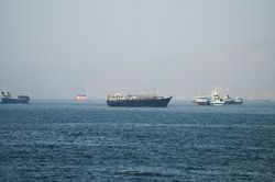 Iran dừng đàm phán ngừng bắn với Mỹ, tiếp tục đóng eo biển Hormuz