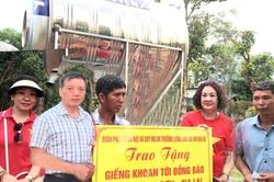 Trao quà tổng trị giá 465 triệu đồng cho trẻ em và đồng bào vùng khó khăn