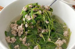 Vừa mát vừa giúp lợi tiểu, loại rau mọc hoang mùa hè này chế biến được nhiều món ngon cho ngày nắng nóng