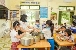 Dinh dưỡng học đường cần được tiếp cận toàn diện
