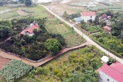 Sổ đỏ ghi đất vườn nhưng thực tế có nhà ở nhiều năm, xử lý thế nào?