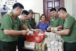 Khởi tố 3 đối tượng thu lợi bất chính tiền công đức tại đền Kỳ Cùng