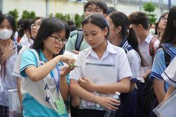 TP.HCM: Trường Phổ thông Năng khiếu công bố đề thi lớp 10