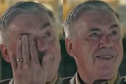 HLV Ancelotti bật khóc