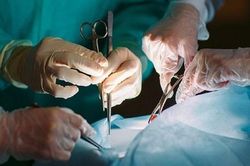 Nam bệnh nhân 31 tuổi ở Hà Nội vào viện với quả thận đứt rời