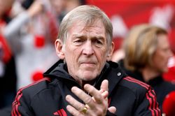 Huyền thoại Kenny Dalglish mắc ung thư
