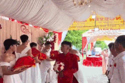 Dàn 'phụ dâu gymer' lực lưỡng ở miền Tây gây chú ý
