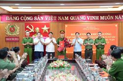 Khen thưởng lực lượng phá thành công chuyên án lớn về ma túy