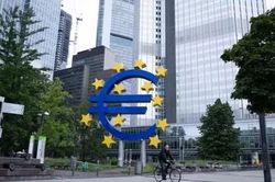 Khu vực đồng euro dự đoán lạm phát sẽ tiếp tục ở mức cao sau cú sốc dầu mỏ