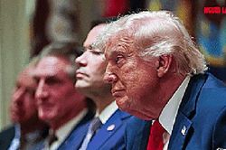 &Ocirc;ng Donald Trump ch&ecirc; đ&agrave;m ph&aacute;n với Iran 'nh&agrave;m ch&aacute;n', li&ecirc;n lạc ngay với Israel