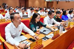 Bí thư chi bộ, trưởng thôn/tổ trưởng dân phố ở Hà Nội hưởng phụ cấp tới 2,8 lần mức lương cơ sở