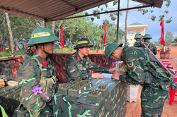 Chiến sĩ mới Quân đoàn 34 tự tin thực hiện '3 tiếng nổ'