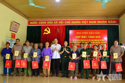 Học viện Hậu cần tri ân gia đình chính sách, tặng quà học sinh nghèo tại Thái Nguyên