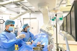 Mỗi ngày hút một gói thuốc, người đàn ông nguy kịch vì nhồi máu cơ tim