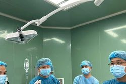 Phẫu thuật thành công u quái buồng trứng ở bé gái 6 tuổi tại Quảng Ngãi