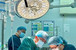 Tự điều trị khối u tại nhà, người phụ nữ phải cắt hoàn toàn gan trái