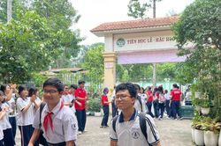 Học sinh TPHCM hào hứng dự thi vào lớp 10 chuyên
