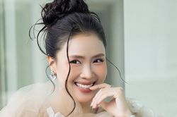 Phong cách thời trang thanh lịch của diễn viên Hồng Diễm