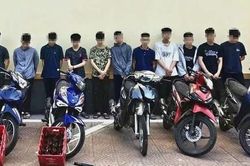 Khởi tố nhóm thanh thiếu niên điều khiển xe máy, mang theo hung khí gây náo loạn đường phố