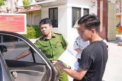 Phạm nhân nghẹn ngào trong ngày được đặc xá