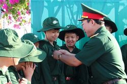 Chiến sĩ nhí Đà Nẵng háo hức 'nhập ngũ', trải nghiệm mùa hè trong quân đội