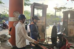 Xăng E10 ra thị trường: Cửa hàng chuyển đổi từng bước, người dân dần hưởng ứng