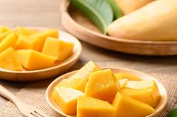 Điều gì xảy ra với đường huyết và mỡ cơ thể khi bạn ăn 300g xoài mỗi ngày?