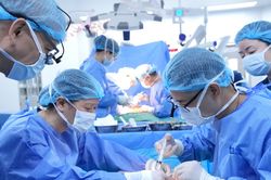 Bệnh viện T&acirc;m Anh gh&eacute;p thận th&agrave;nh c&ocirc;ng cho hai người trẻ suy thận giai đoạn cuối