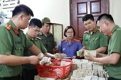 'Bỏ túi' hàng tỷ đồng tiền công đức, 3 người ở đền Kỳ Cùng bị khởi tố