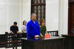 Người đàn ông mua thuốc diệt chuột hiệu 'Mèo đen', bỏ vào cháo để đầu độc vợ