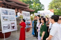 Gần 1.000 tư liệu về Bác Hồ được trưng bày tại Thanh Hóa