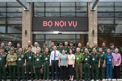 Thứ trưởng Bộ Nội vụ gặp mặt người có công tiêu biểu tỉnh Nghệ An