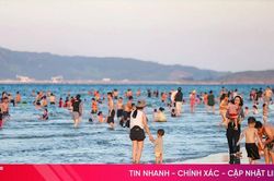 Đầu tuần, biển Hải Ninh đã nhộn nhịp du khách